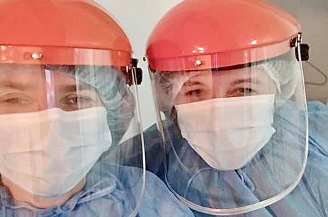 Лікарі у пасічницьких комбінезонах: як команда проєкту ЄС допомогла лікарні міста Долина