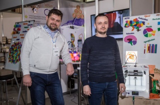 Бізнесмен з Краматорську друкує на 3D-принтері протези, дрони, міни та створює освітні моделі